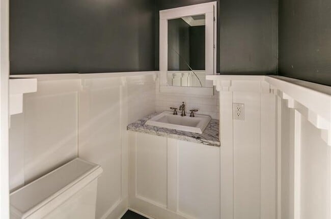 Building Photo - Walk to Schools, Downtown & Waterfront from Lettered Streets 5bd Home