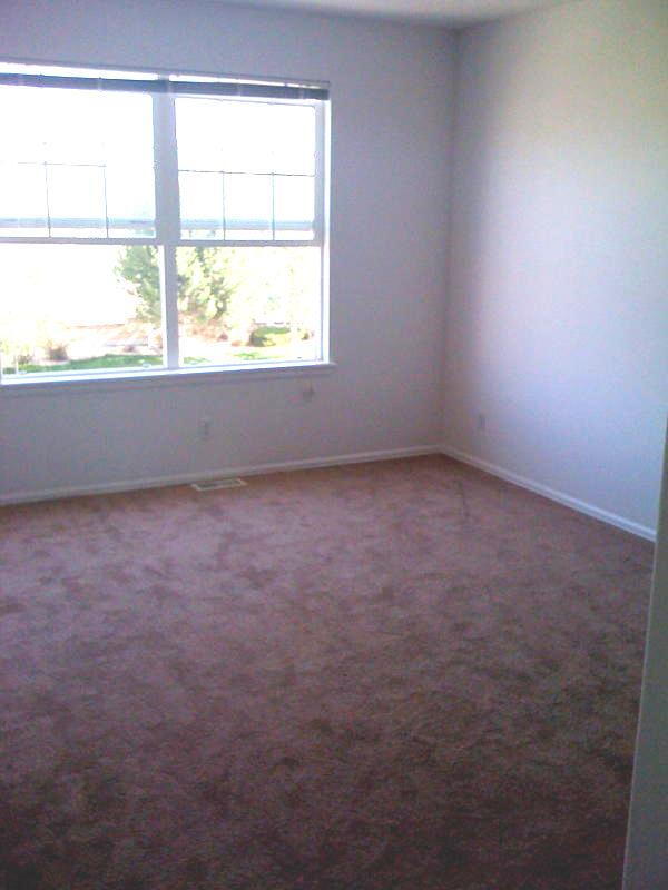 Building Photo - Very Nice 2 Bedroom, 2 1/2 Bath Townhome in Quail Run! Community Pool & Tennis Courts! Minutes To...