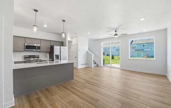 Building Photo - 216 Nw Waverly Dr