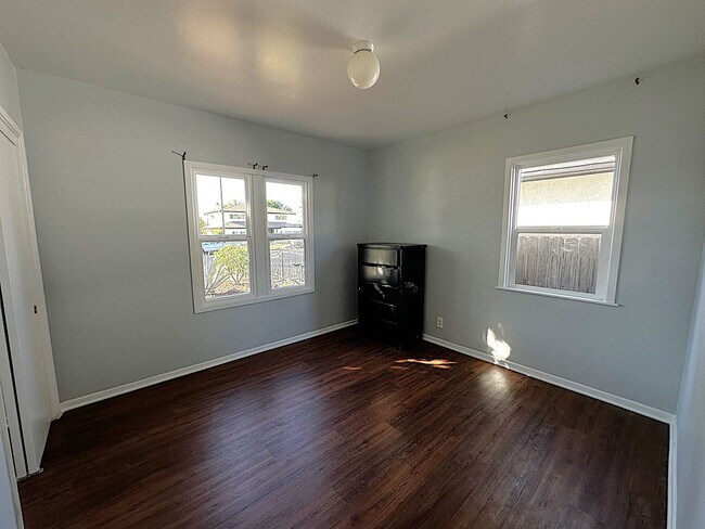 Building Photo - Spacious 4-Bed, 2-Bath Home with Garage an...