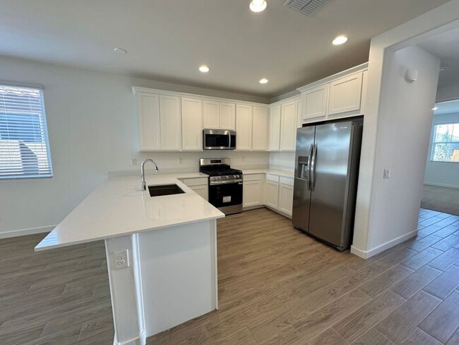 Building Photo - MOVE IN SPECILAS!! HALF MONTH RENT FREE!! ...