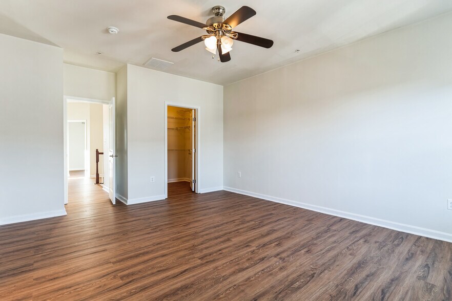 Building Photo - 3806 Fort Lincoln Dr NE