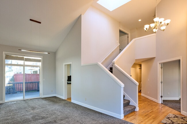 Building Photo - 10028 124th Ave NE