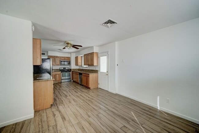 Building Photo - READY TO VIEW NOW! Charming 3-Bedroom Home Near ASU – Prime Location!