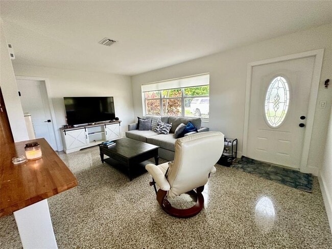 Building Photo - 2648 NE 13th Ave