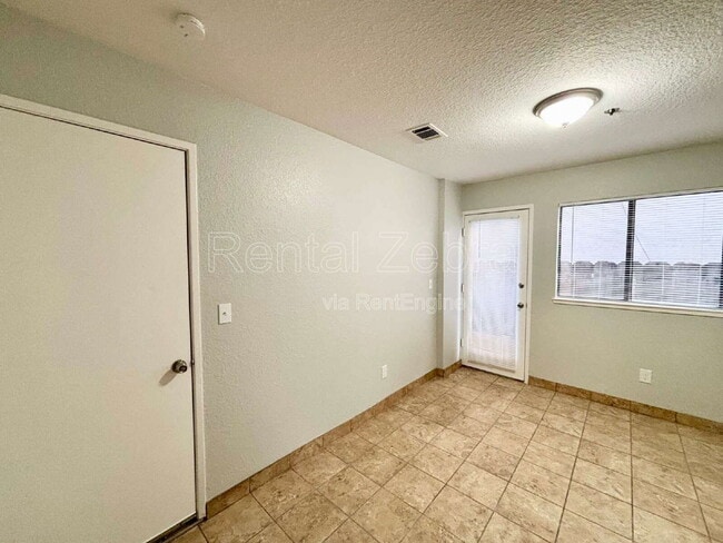 Building Photo - 1131 Colorado Ave