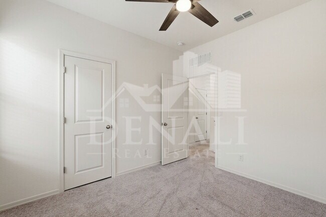 Building Photo - 10941 N 165th Ave