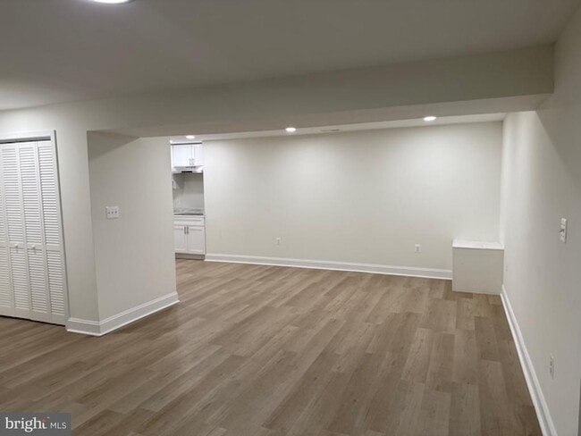 Building Photo - 6409 63rd Pl