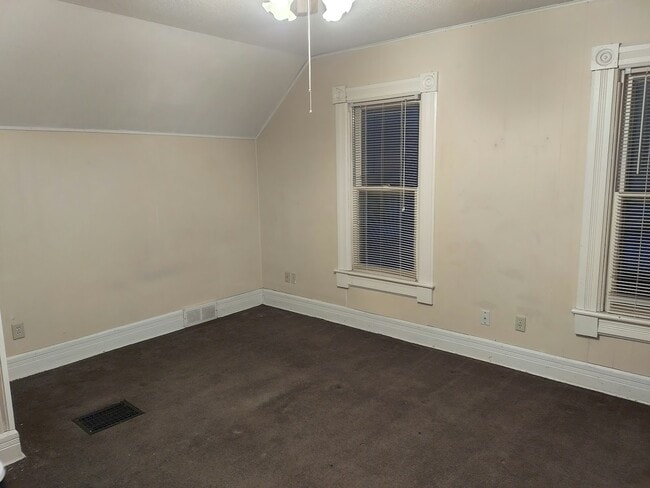 Building Photo - 530 7th St NW