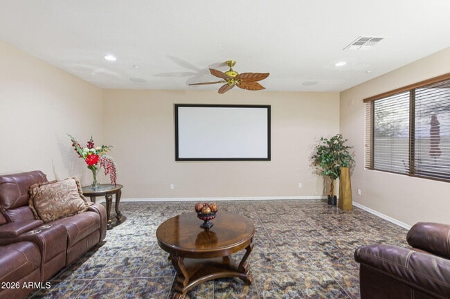 Building Photo - 6206 W Buckhorn Trail