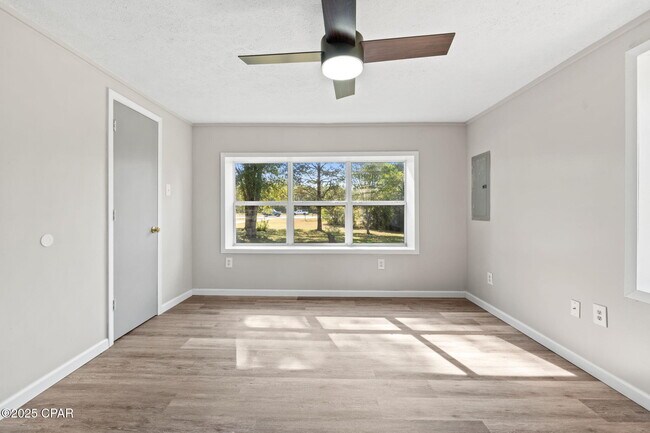 Building Photo - 13636 FL-77