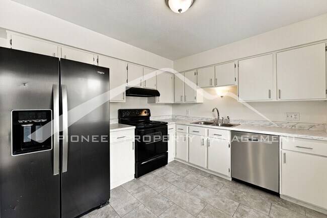 Building Photo - 12854 E Florida Dr