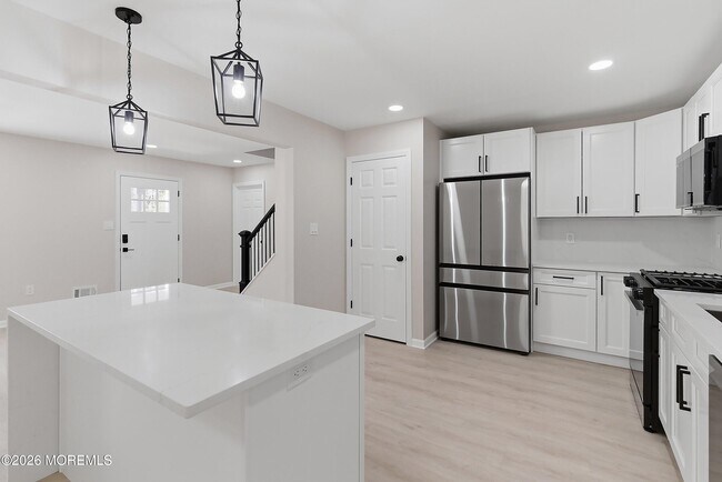 Building Photo - 821 Bunnell St