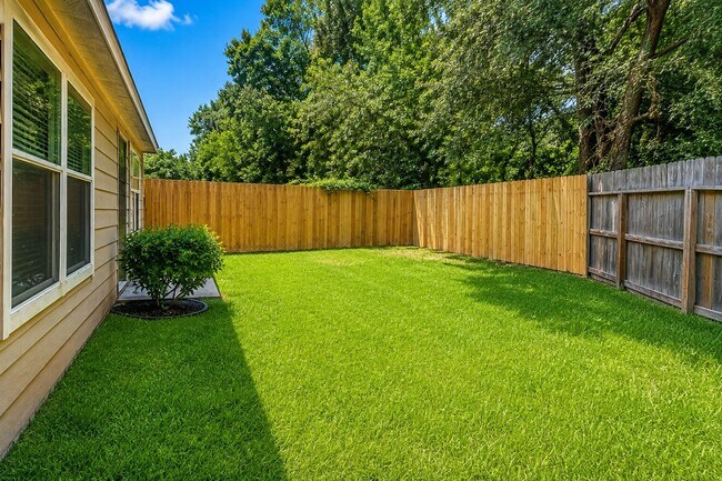 Building Photo - 9227 Shaded Pines Dr