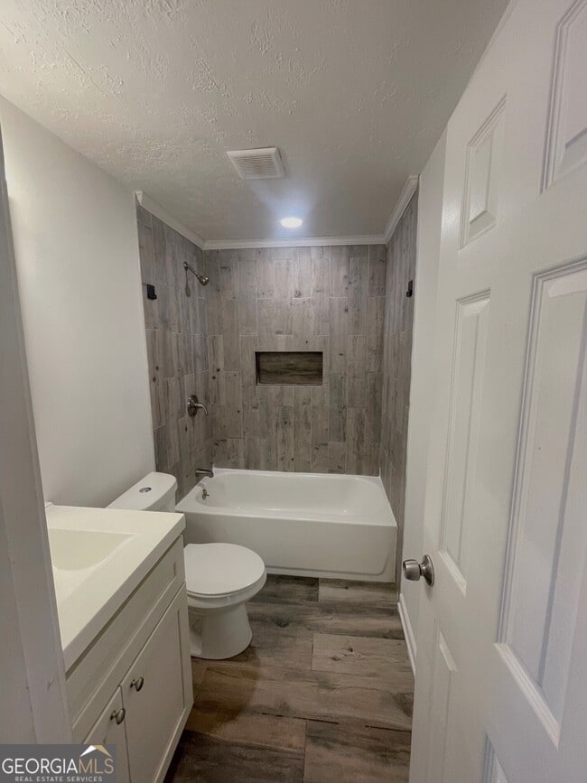 Building Photo - 405 N Park St