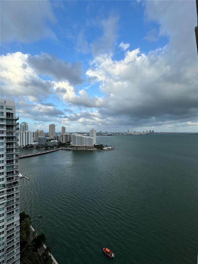 Building Photo - 1155 Brickell Bay Dr