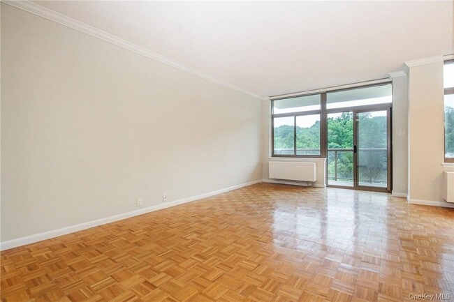 Building Photo - 35 N Chatsworth Ave