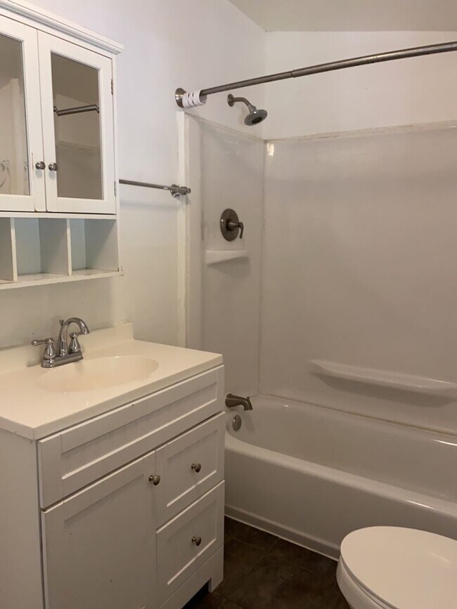 Building Photo - STUDENTS WELCOME! Sprawling Ranch Home w/ Large Fenced Yard