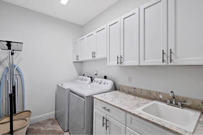 Building Photo - 15848 Italian Cypress Wy