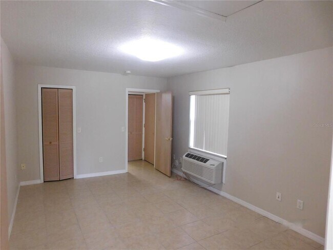 Building Photo - 627 Orchid Dr