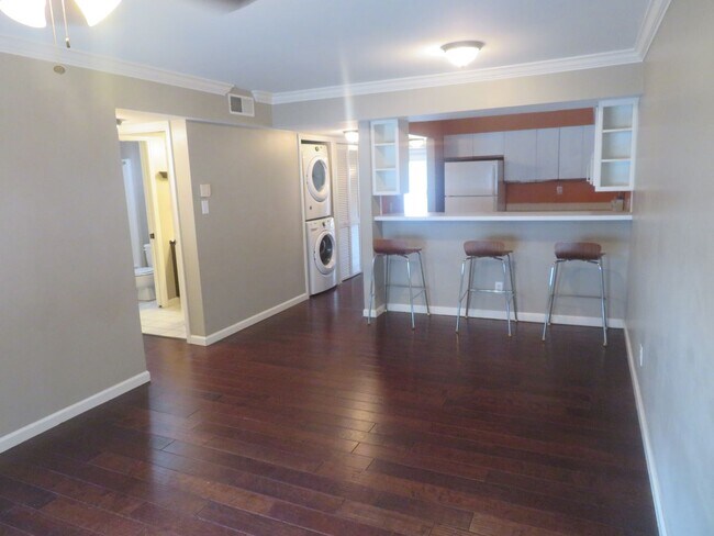 Building Photo - Laurel Villas #105 -3BR/2BA Available for AUGUST 2026 move in!