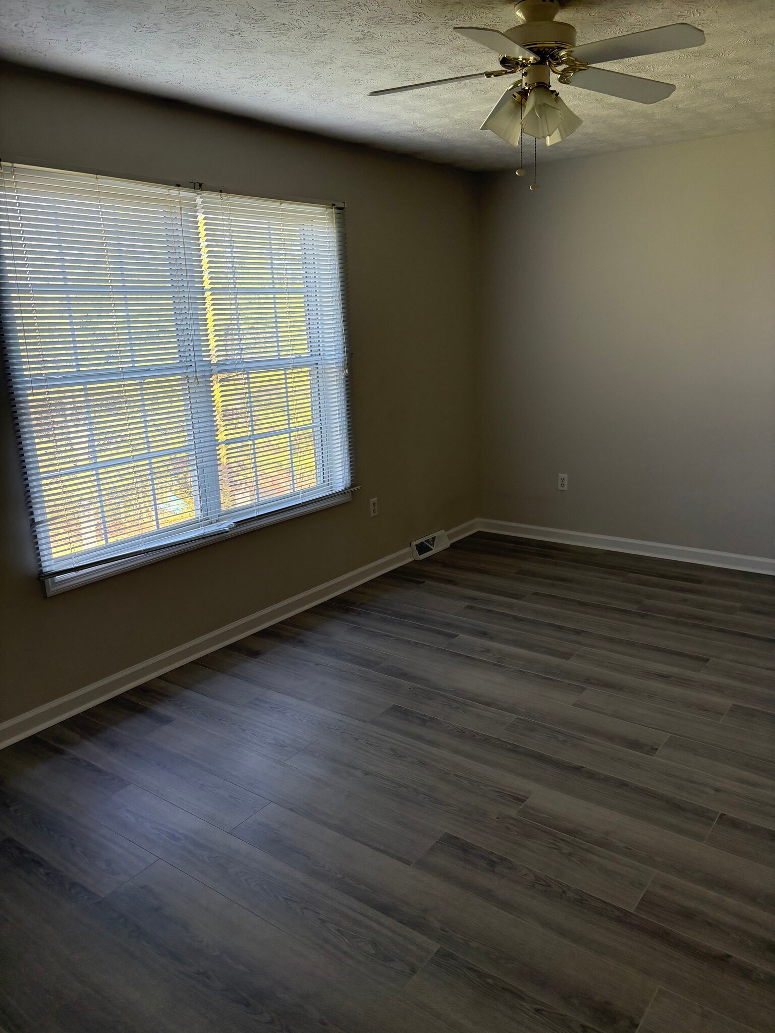 Building Photo - 548 Reynolds Dr