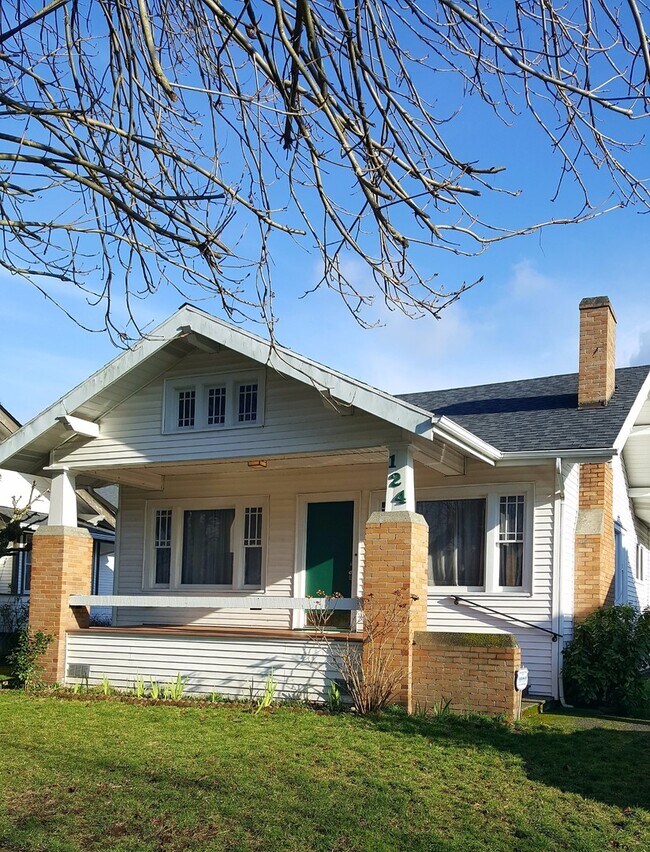 Building Photo - 124 I St SE