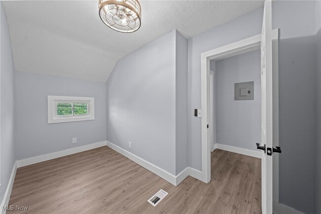 Building Photo - 1426 Starkweather Ave