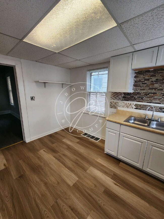 Building Photo - "Charming 3-Bedroom Home with updates throughout! Move in ready!