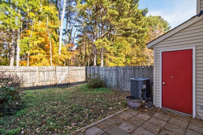 Building Photo - 207 Choisy Crescent