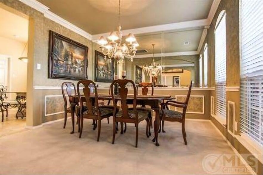 Building Photo - 8864 Kennsington St