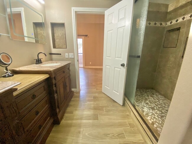 Building Photo - CHARMING CONDO IN DESIRABLE WEST LAS VEGAS NEAR SUMMERLIN