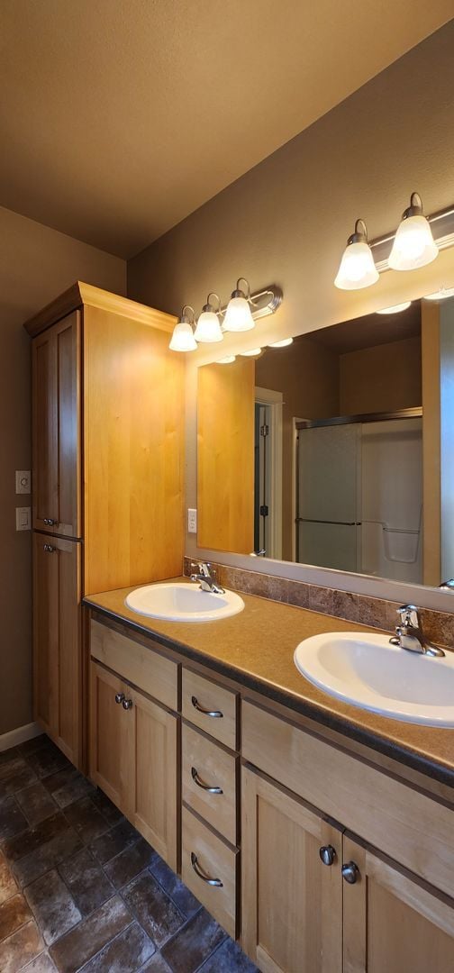 Building Photo - Luxurious Duplex in Corvallis