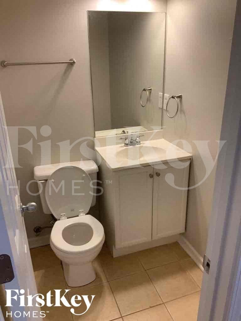 Building Photo - 1253 Waymar Ct SW