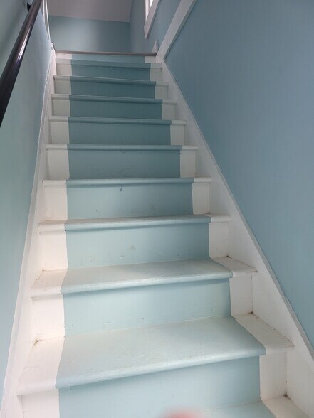 Steps - 514 Longfield Ave