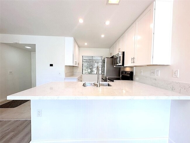 Building Photo - 80 Lakepines-