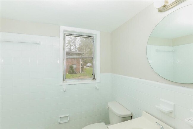 Building Photo - 639 Skipper Dr NW