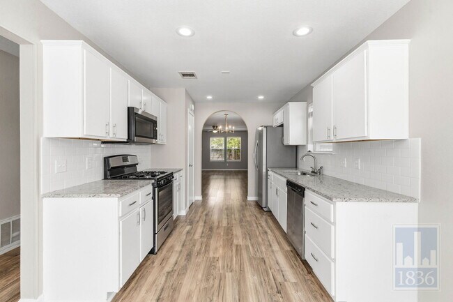 Building Photo - 1612 Sylvia Ln