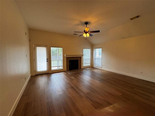 Building Photo - 1429 Scheider Dr