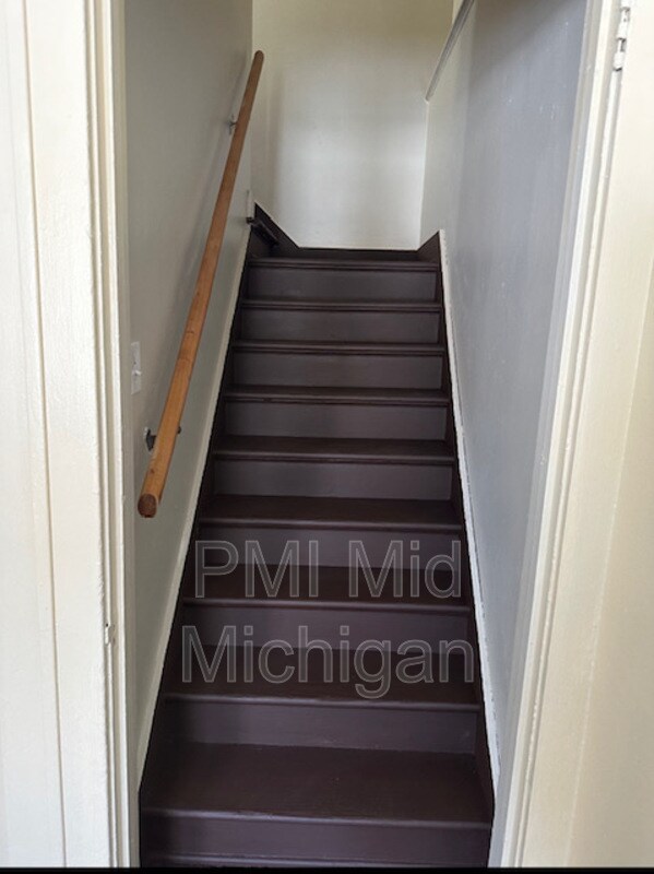 Building Photo - 820 E 3rd St