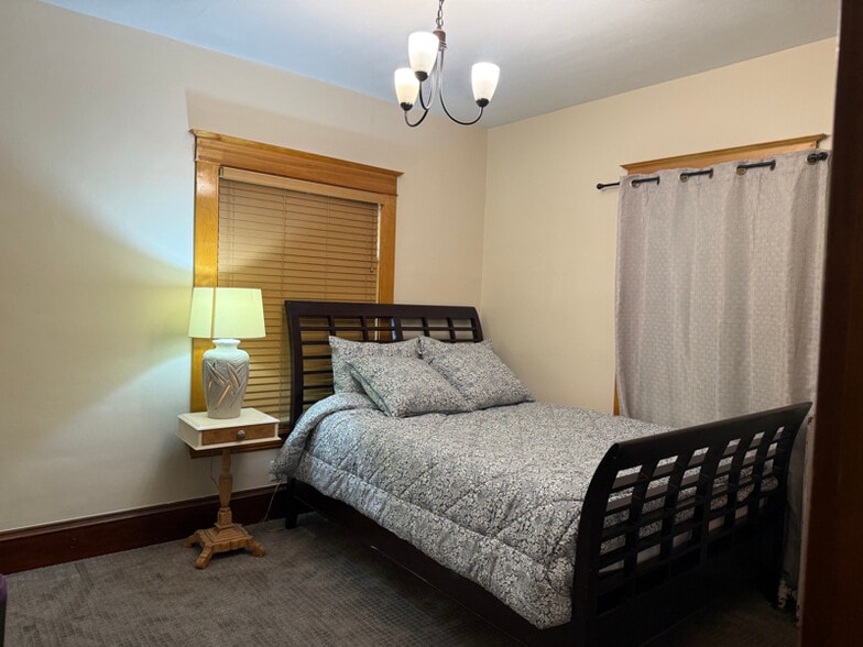 Building Photo - 2334 Brewster St