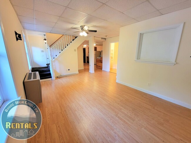 Building Photo - Gorgeous 3bd/2.5ba House With Included Downstairs Apartment