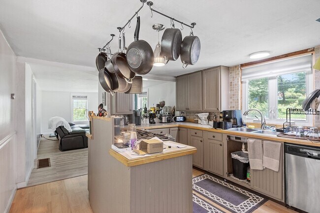 Building Photo - 199 Center Depot Rd