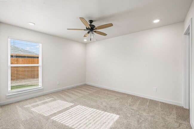 Building Photo - Charming Cottage in Frenship ISD!