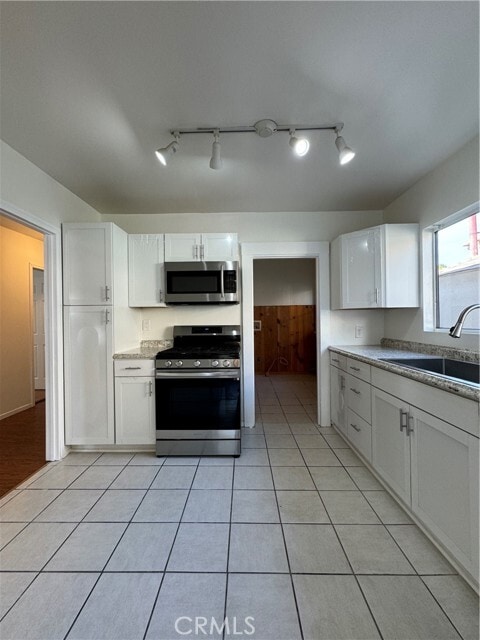 Building Photo - 1183 N Normandie Ave
