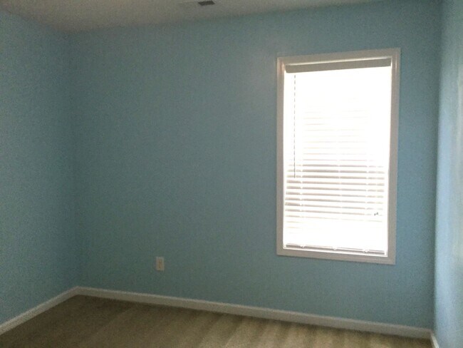 Building Photo - This beautiful home in New Bern