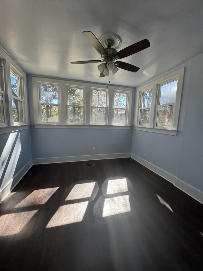 Building Photo - 4 bedroom 3 bath Springfield home with Off street parking