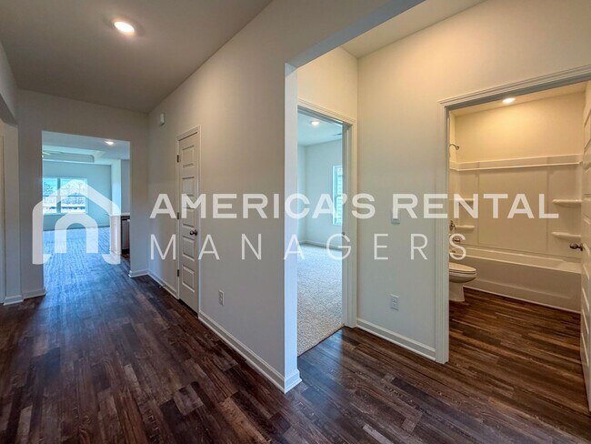 Building Photo - Modern Single Level Living in Doss Ferry - Available NOW!