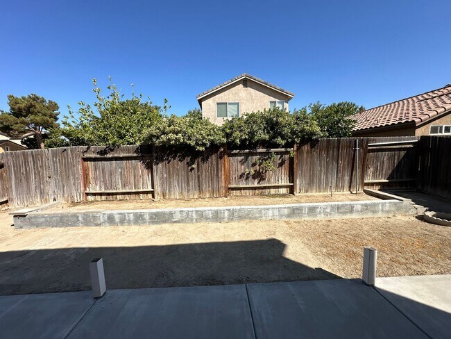 Building Photo - Charming 4-Bedroom, 3-Bathroom Home in Silver Creek