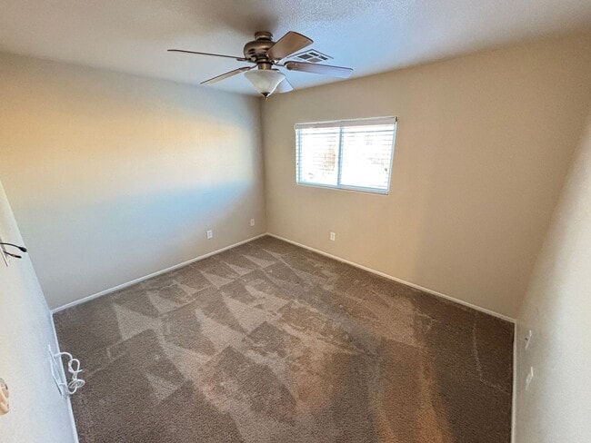 Building Photo - Gorgeous 3Bed/2.5Bath, 2-Story Home located in the SW part of the valley